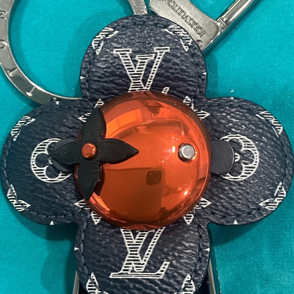 LOUIS VUITTON CHARM Bag charm vivienne kenkenjp Pop-up Exclusive - Picture 4 of 8